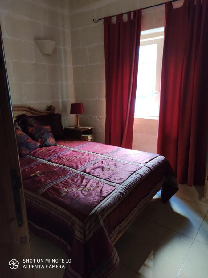 Seafront Two Bedroomed Apartment In Marsalforn Exterior photo